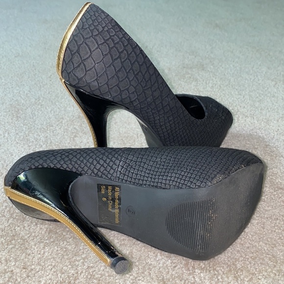 Brand New BEBE Stilettos (size 6) - Picture 4 of 4